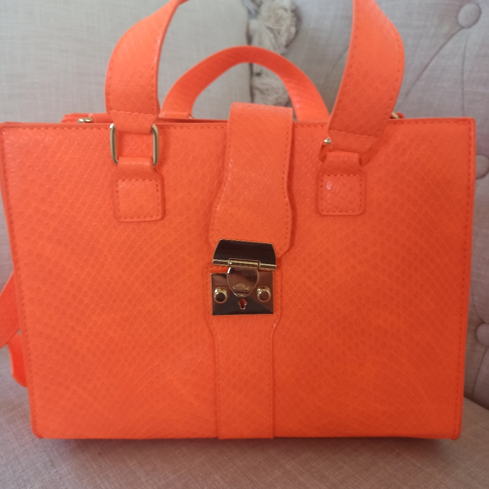 Handbag - Picture 2 of 5